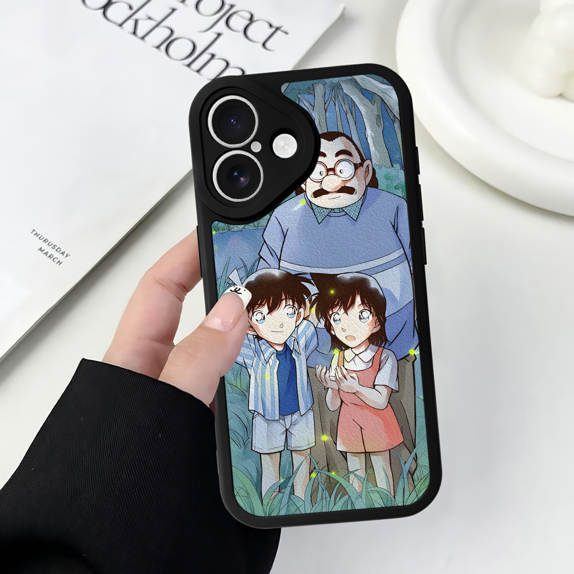 （画像用） 名探偵コナン Detective Conan 【iPhone 16シリーズ対応】シリコンスマホケース（レザー調） 材質：シリコン